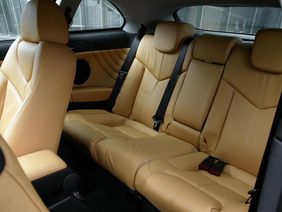Интерьер Alfa Romeo GT (937C) 2004 года  (JP) (фото 10 из 10)